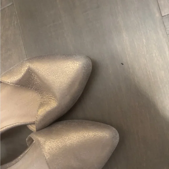 Eileen Fisher Shimmering Taupe Heels - Picture 6 of 8